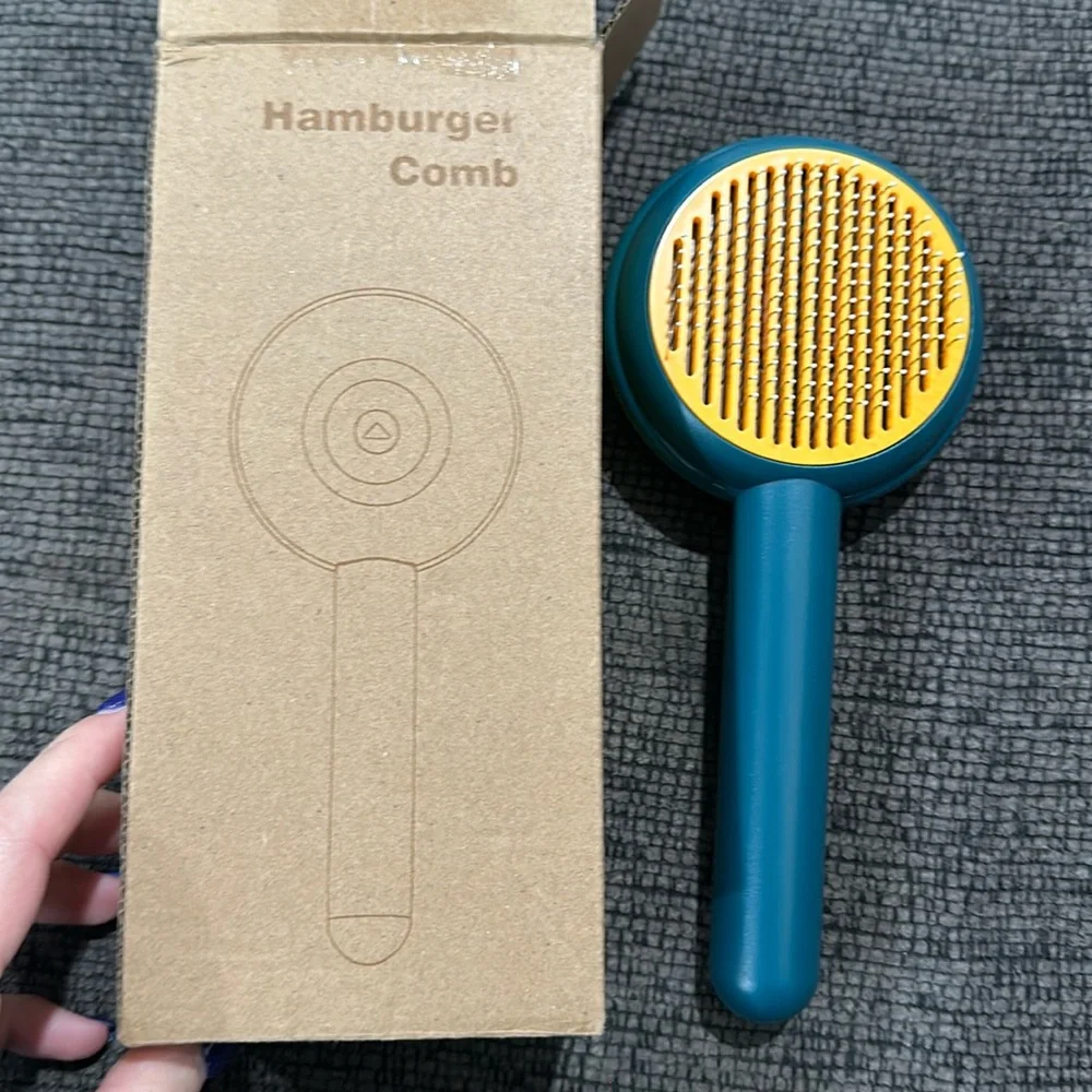 NWT hamburger comb for dog/cats. Curved style brush can grasp hair. Press button